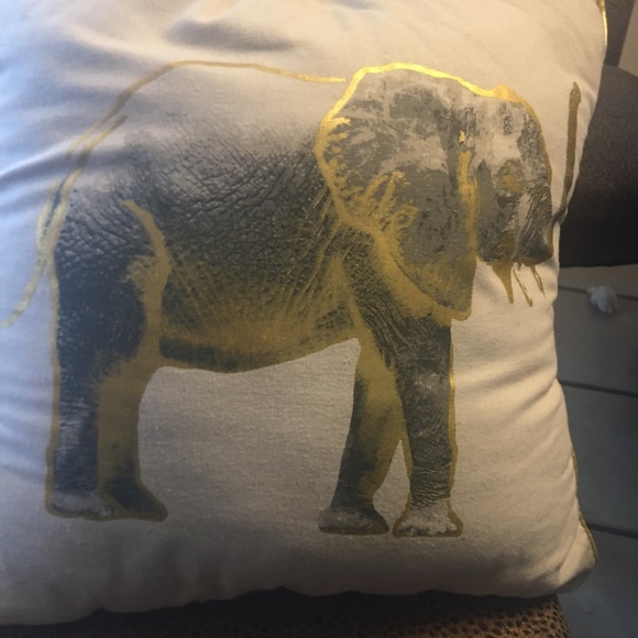 BEAUTIFUL ELEPHANT PILLOWS - Picture 2 of 3